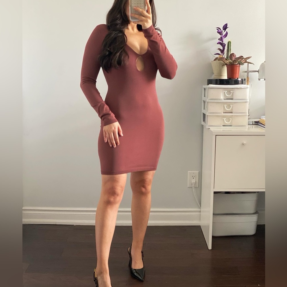 Aritzia Wilfred | Keyhole Cutout Dress